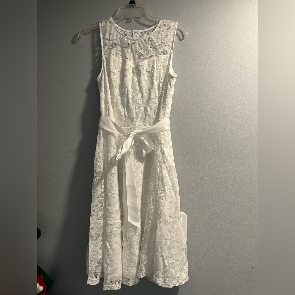 Chic White Lace Sleeveless Dress